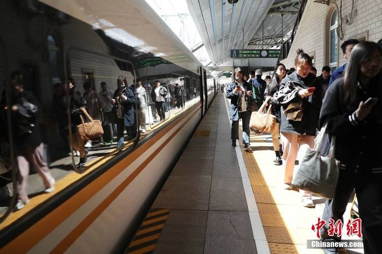 今天全国铁路客流保持高位运行 北上广节前客流出行集中