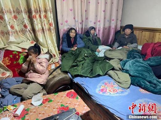 (新春见闻)青海地震受灾民众:年货已备齐 现在很安心