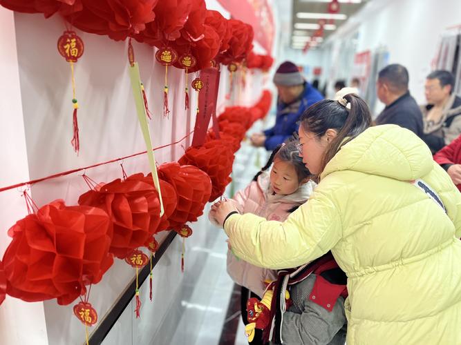赏花灯、猜灯谜、看烟花 新疆呼图壁县多彩活动闹元宵