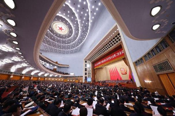 “中国经济拥有光明前景”(两会·读懂中国)