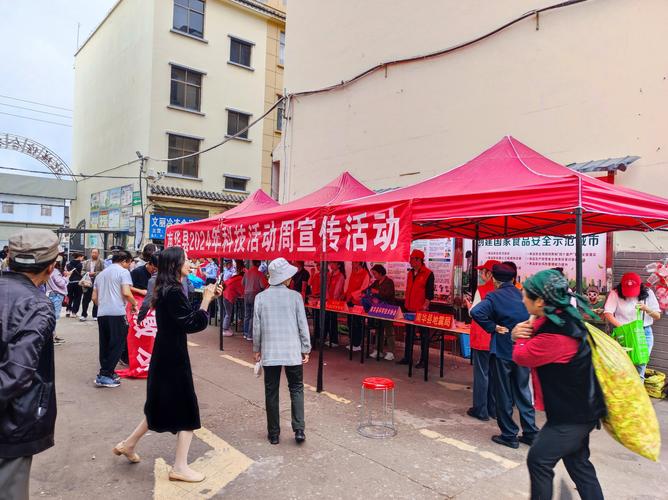 云南南华县探索“行走的医院”服务模式:群众不赶路 诊疗入村来