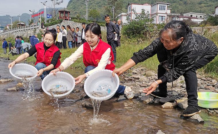 青海举办土著鱼类增殖放流活动